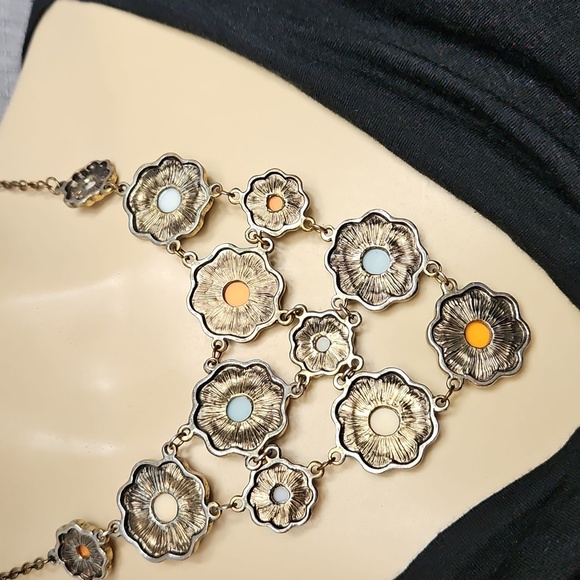 STATEMENT BIB STYLE NECKLACE WITH ORANGE,BLUE,AND WHITE STONES - Picture 4 of 8